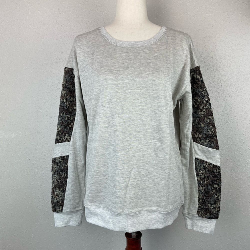 NWT Hem & Tread Sweatshirt Size M